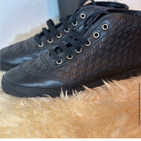 Gucci Black High-Top Sneakers with Textured Leather and Lace-Up Design - Picture 3 of 8